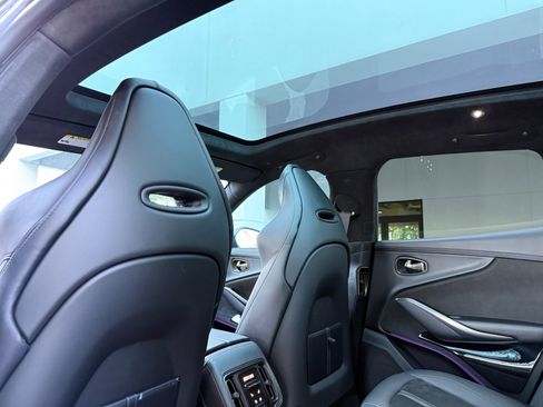 Used 2022 Aston Martin DBX image 28