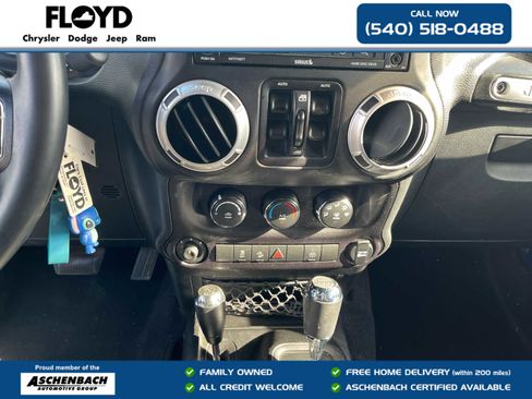 Used 2015 Jeep Wrangler Unlimited Sahara w/ Connectivity Group AWD/4WD image 15
