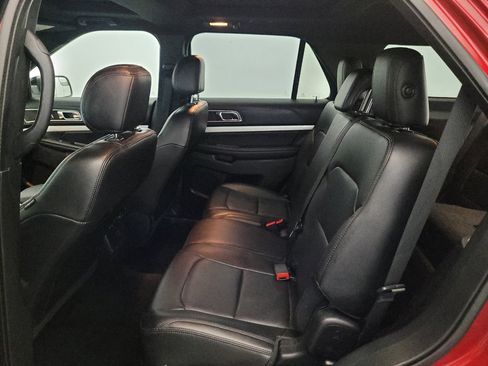 Used 2016 Ford Explorer XLT w/ Equipment Group 202A AWD/4WD image 18