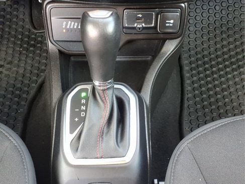 Used 2023 Jeep Renegade Trailhawk image 21