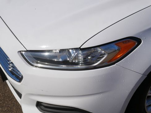 Used 2016 Ford Fusion SE image 16