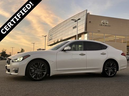 Certified 2019 INFINITI Q70 Luxe image 2