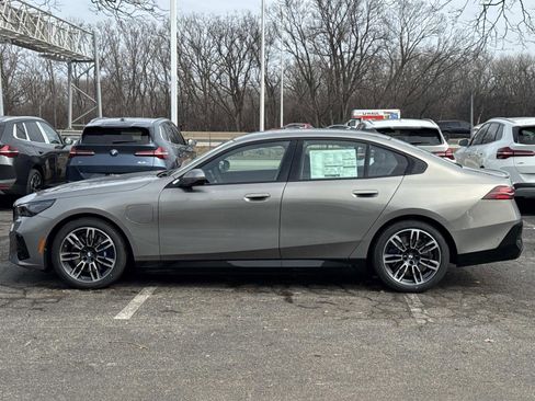 New 2026 BMW 550e xDrive image 8