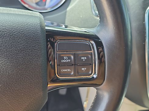 Used 2017 Dodge Grand Caravan SXT w/ Driver Convenience Group FWD image 32