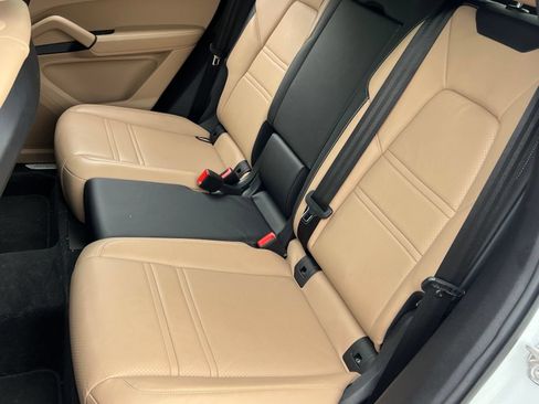 Certified 2024 Porsche Cayenne Coupe AWD/4WD image 19