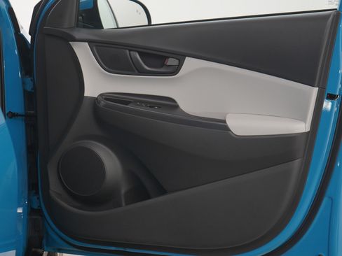 Used 2023 Hyundai Kona SE w/ Cargo Package image 9