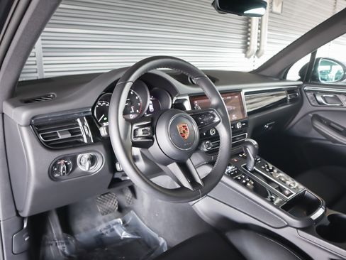 Certified 2026 Porsche Macan AWD/4WD image 4