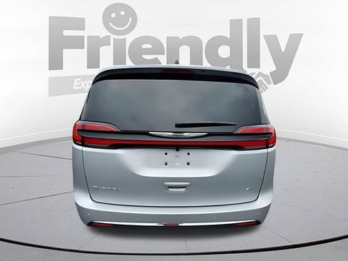 New 2026 Chrysler Pacifica Select AWD/4WD image 4