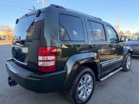 Used 2011 Jeep Liberty Limited w/ Tire & Wheel Group image 8