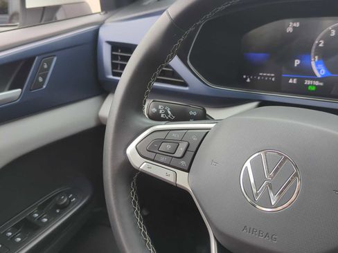 Used 2023 Volkswagen Taos SE w/ Panoramic Sunroof Package FWD image 19