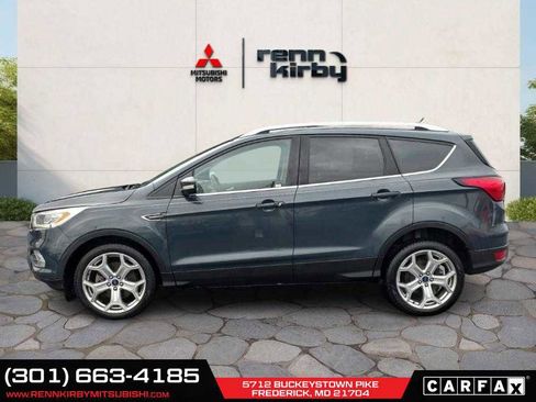 Used 2019 Ford Escape Titanium image 3