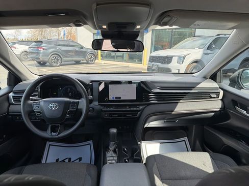 Used 2025 Toyota Camry LE image 20