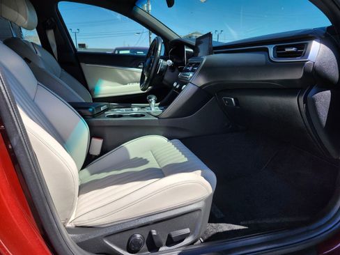 Used 2024 Genesis G70 2.5T w/ Sport Prestige Package image 11