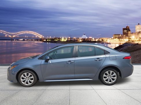 Used 2024 Toyota Corolla LE FWD image 2