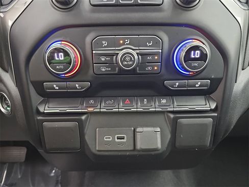 Used 2021 Chevrolet Silverado 1500 LT image 32