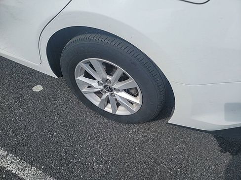 Used 2025 Toyota Camry LE image 5