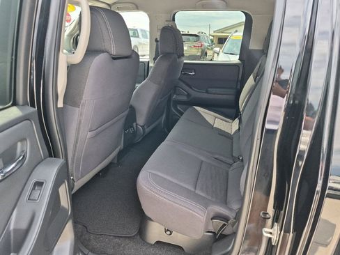 Used 2022 Nissan Frontier SV AWD/4WD image 12