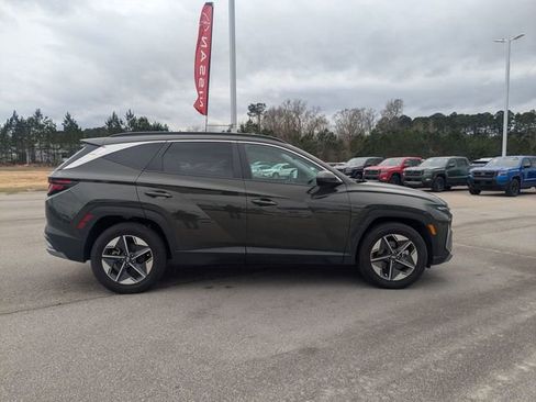 Used 2025 Hyundai Tucson SEL FWD image 2