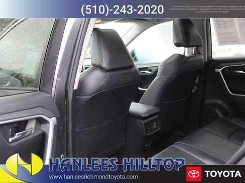 Used 2021 Toyota RAV4 XLE Premium image 18