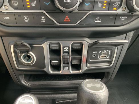 Used 2021 Jeep Wrangler Unlimited Sport AWD/4WD image 37