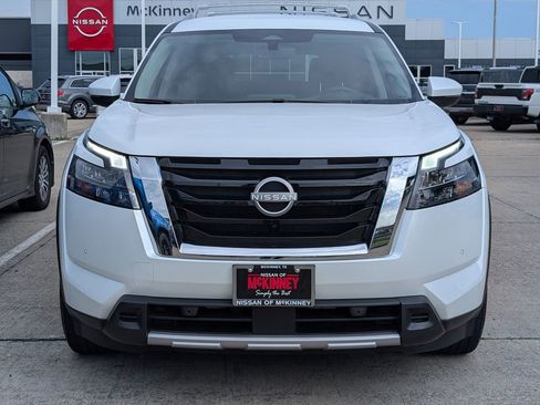 Used 2025 Nissan Pathfinder SL AWD/4WD image 6