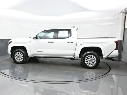 Used 2025 Toyota Tacoma SR5 image 3