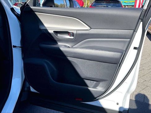 Used 2024 Toyota Grand Highlander XLE image 28