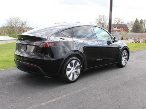 Used 2024 Tesla Model Y Long Range image 4