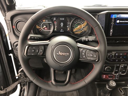 Certified 2024 Jeep Wrangler Unlimited Rubicon AWD/4WD image 23