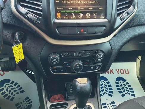 Used 2015 Jeep Cherokee Latitude image 10