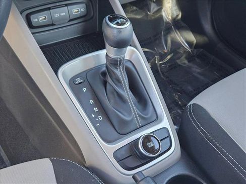 Used 2022 Hyundai Venue SEL w/ Cargo Package image 12