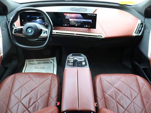 Used 2022 BMW iX xDrive50 w/ Premium Package AWD/4WD image 10