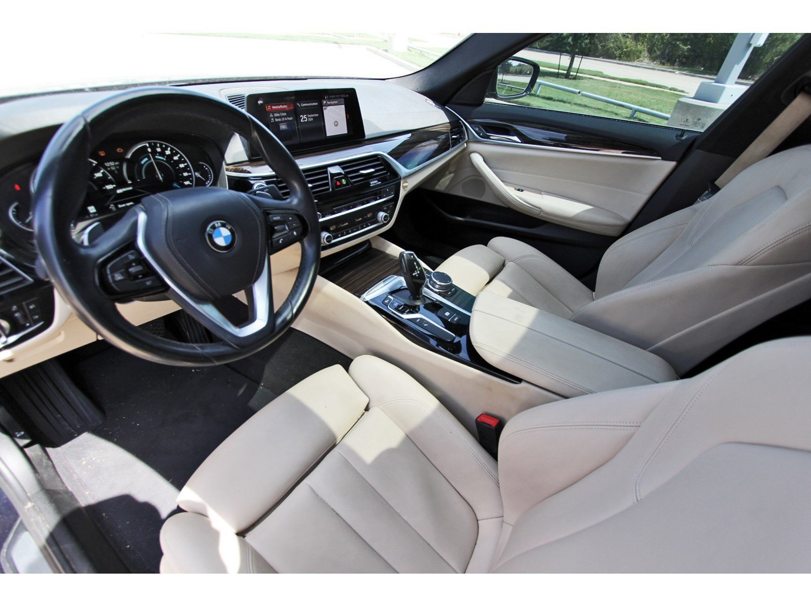 Used 2019 BMW 530e w/ Convenience Package RWD image 32
