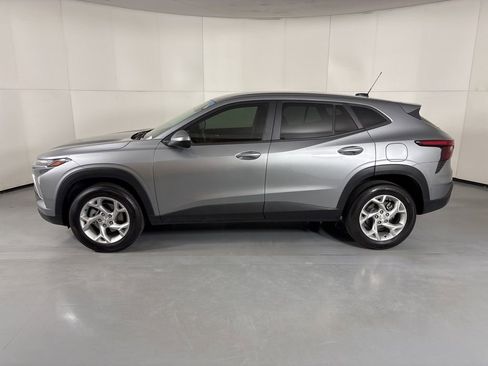 Used 2024 Chevrolet Trax LS w/ LS Convenience Package FWD image 6