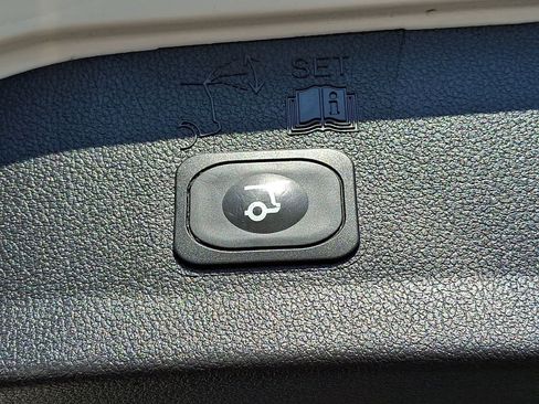 Used 2016 Ford Escape Titanium w/ Equipment Group 301A AWD/4WD image 30