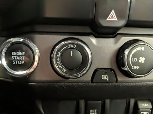 Used 2019 Toyota Tacoma TRD Sport image 20