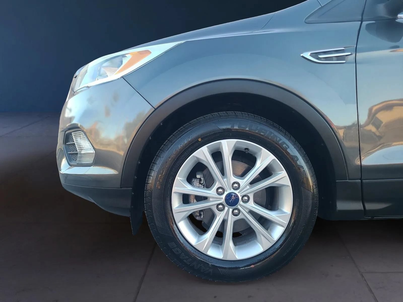 Used 2017 Ford Escape SE FWD image 9