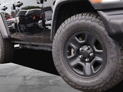 Used 2019 Jeep Wrangler Unlimited Sport AWD/4WD image 3