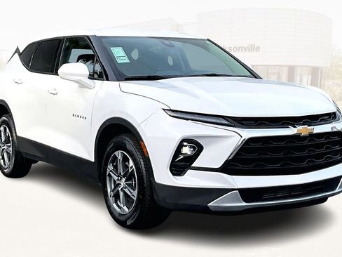 Used 2025 Chevrolet Blazer LT image 3