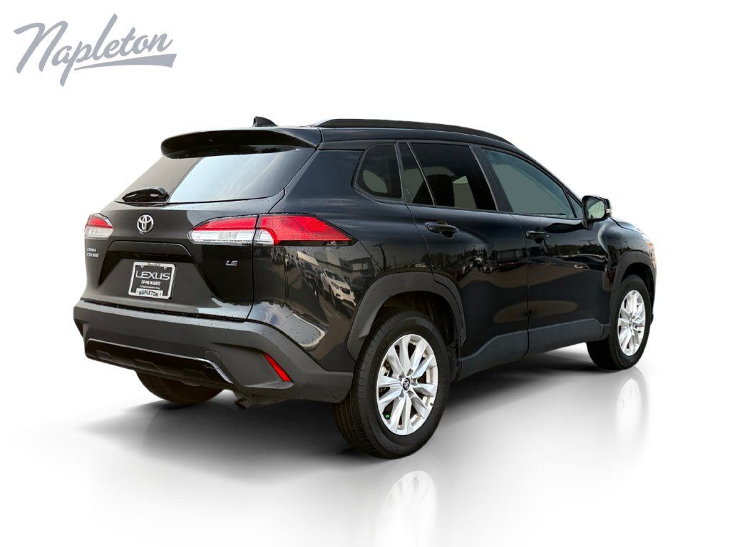 Used 2025 Toyota Corolla Cross LE FWD image 6