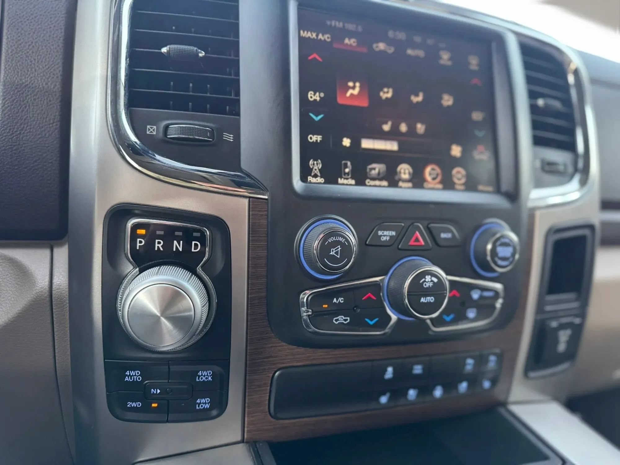 Used 2017 RAM 1500 Laramie w/ Convenience Group AWD/4WD image 20