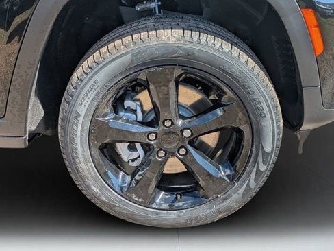 New 2025 Jeep Grand Cherokee L Limited w/ Black Appearance Package image 9