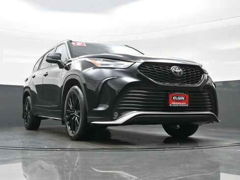 Used 2023 Toyota Highlander XSE FWD image 26