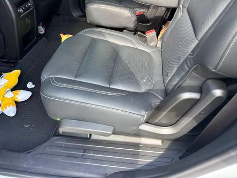 Used 2023 Chevrolet Traverse LT FWD image 11