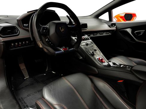 Used 2016 Lamborghini Huracan LP 610-4 AWD/4WD image 2