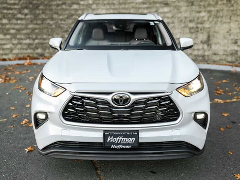 Certified 2023 Toyota Highlander XLE image 4