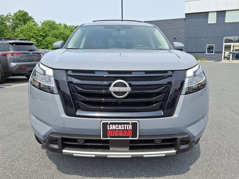 Certified 2023 Nissan Pathfinder Platinum w/ Black Appearance Package image 2