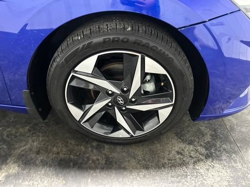 Used 2023 Hyundai Elantra Limited FWD image 4