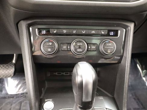 Used 2020 Volkswagen Tiguan SE w/ Panoramic Sunroof Package AWD/4WD image 11