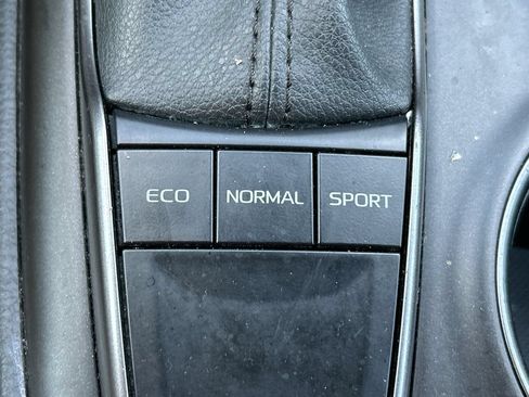 Used 2023 Toyota Camry SE FWD image 32